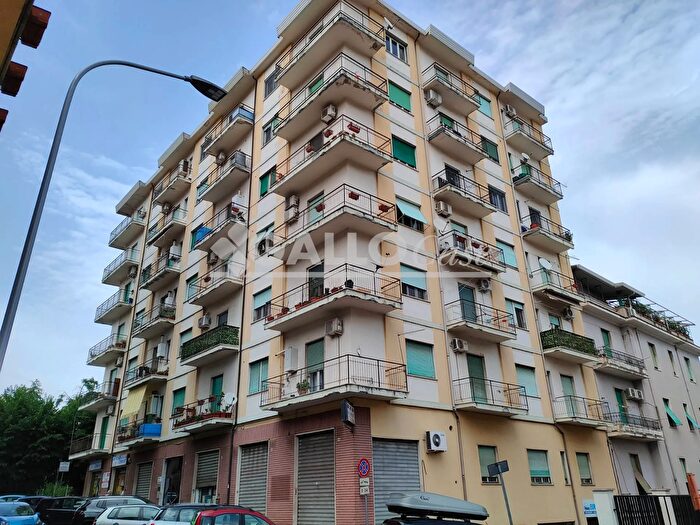 Appartamento trilocale in vendita in Via Fiume Cosenza, Cosenza