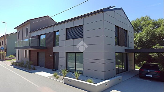 Casa quadrilocale in vendita in Via Roversano, Cesena