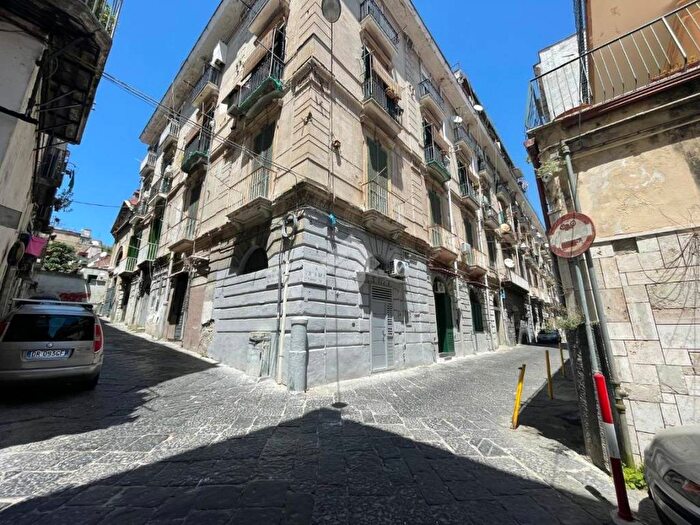 Appartamento bilocale in affitto in Via Antonio de Curtis, San Carlo AllArena, Napoli