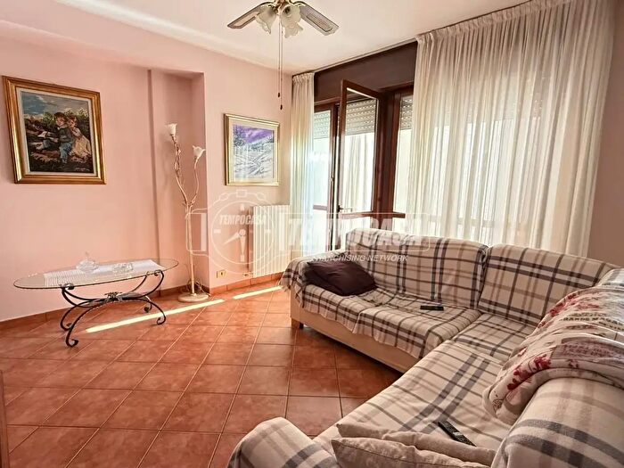 Appartamento quadrilocale in vendita in Via Pastrengo, Legnano