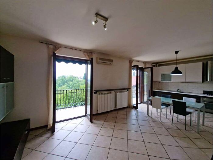 Appartamento trilocale in affitto in via Ronchetto, Monte Croce, Como