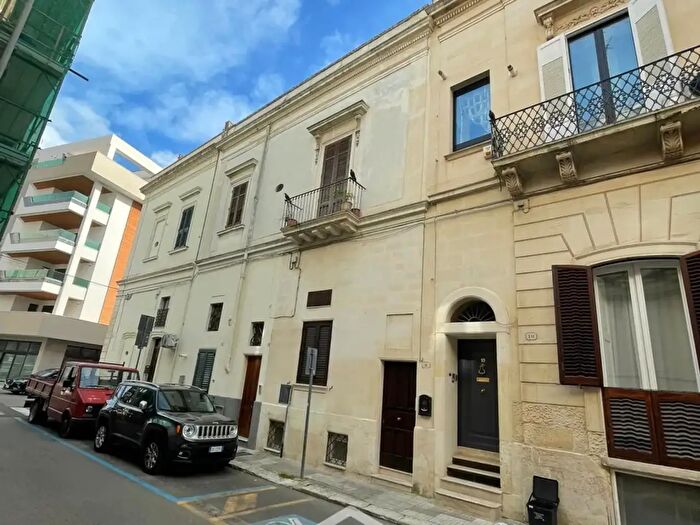 Appartamento con 5 locali in vendita in Via Pisanelli, Lecce