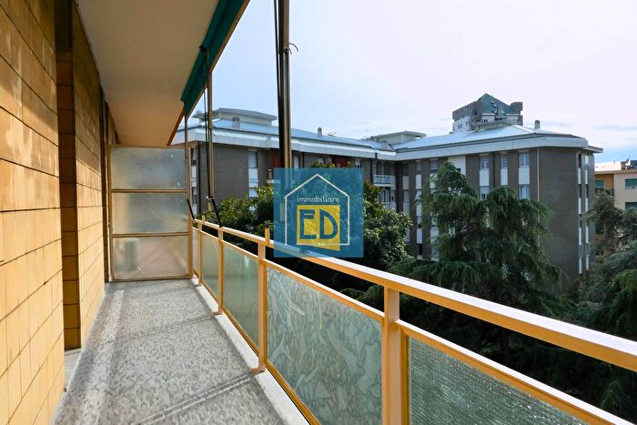 Appartamento con 8 locali in vendita in Via Privata Sambolino, Savona