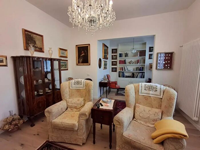 Appartamento con 5 locali in vendita in Capraia E Limite