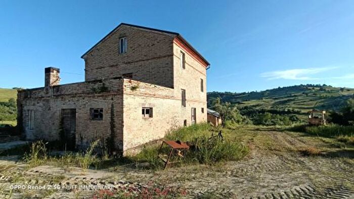 Casa con 5 locali in vendita in Strada Provinciale FalerienseGinesina, SantAngelo In Pontano