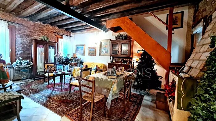 Appartamento con 5 locali in vendita in Venezia