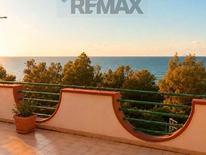 Casa trilocale in vendita in Cda Torre del Lauro Snc, Caronia