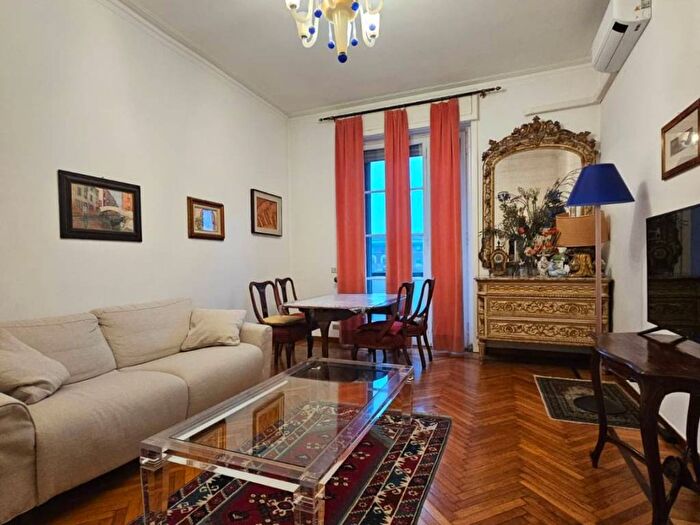 Appartamento trilocale in affitto in Viale Emilio Caldara, Quadronno Crocetta, Milano