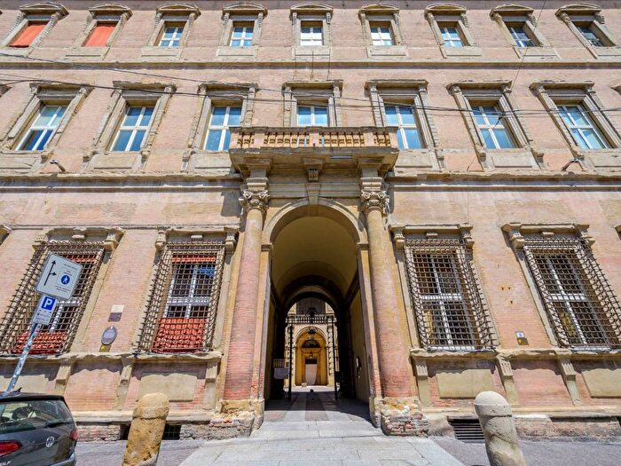 Appartamento trilocale in affitto in Via delle Belle Arti, Irnerio, Bologna