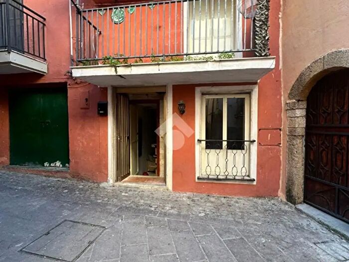 Casa trilocale in vendita in Via Media Sezione Pescheria, Crotone
