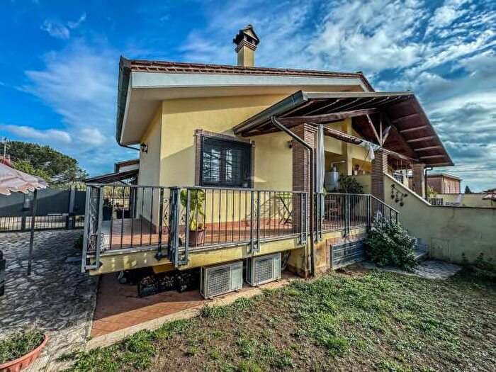 Casa con 6 locali in vendita in Via Rodolfo Renier, Roma