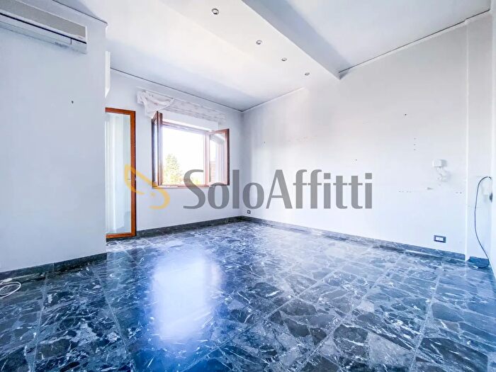 Appartamento in affitto in Via Pietravalle, Napoli