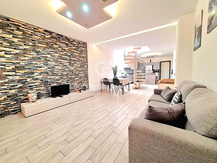 Casa con 6 locali in vendita in Via Marconi, Pozzallo