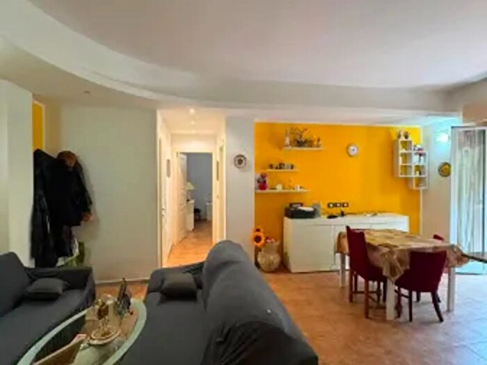 Appartamento trilocale in vendita in Via Sergio Piombelli, Genova