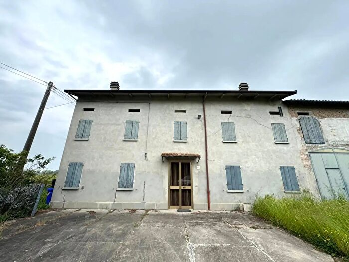 Casa con 6 locali in vendita in Concordia Sulla Secchia