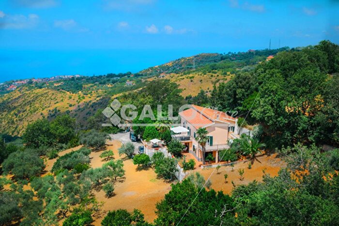 Casa con 5 locali in vendita in Via Lauro Diamante, Scalea