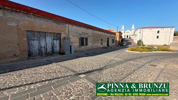 Casa in vendita in Solrussa Is Grazias Solarussa, Solarussa