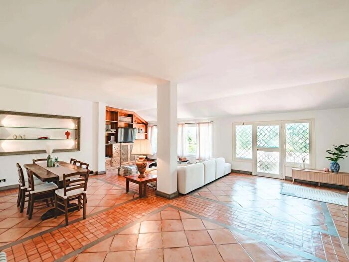 Casa con 10 locali in affitto in Via del Fosso di Fioranello, Roma