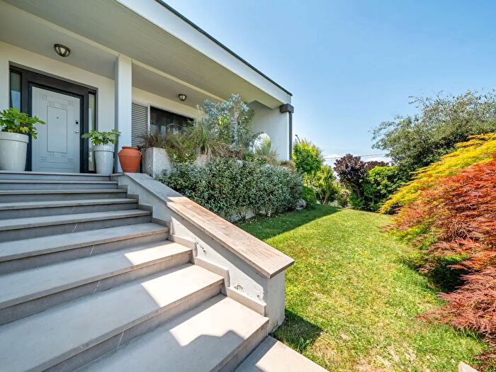 Casa con 6 locali in vendita in Forli'