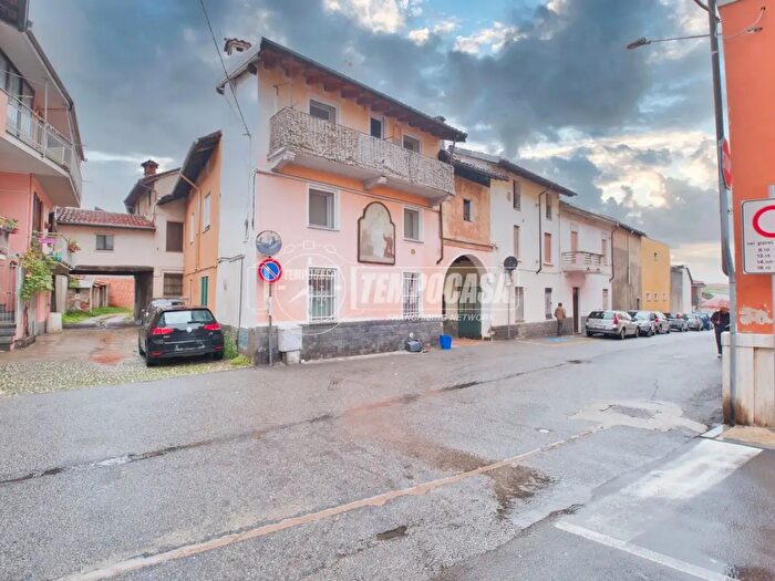 Casa quadrilocale in vendita in Cerano