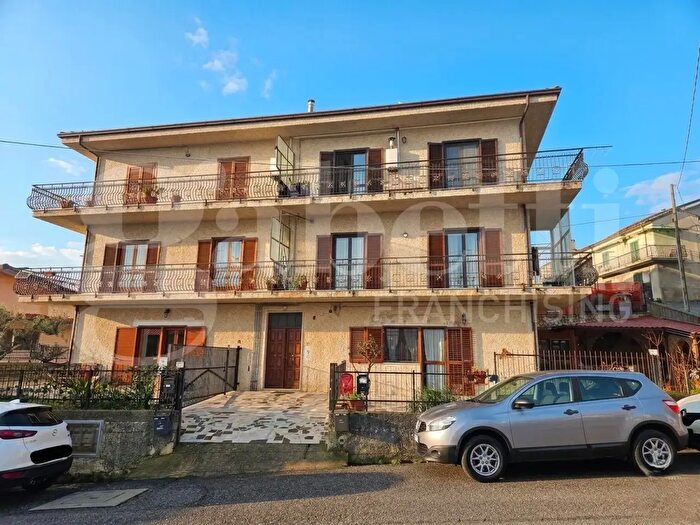 Appartamento quadrilocale in vendita in Via dei Gasparoni, Marano Marchesato