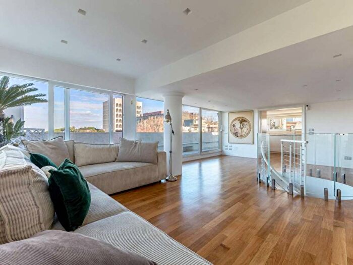 Appartamento con 5 locali in affitto in viale Umberto Tupini, Eur, Roma