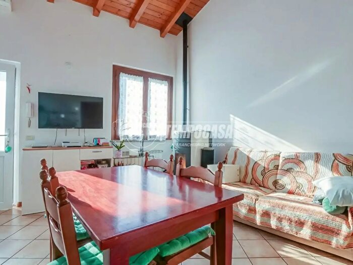 Appartamento trilocale in vendita in Via De Giorgi, Comignago