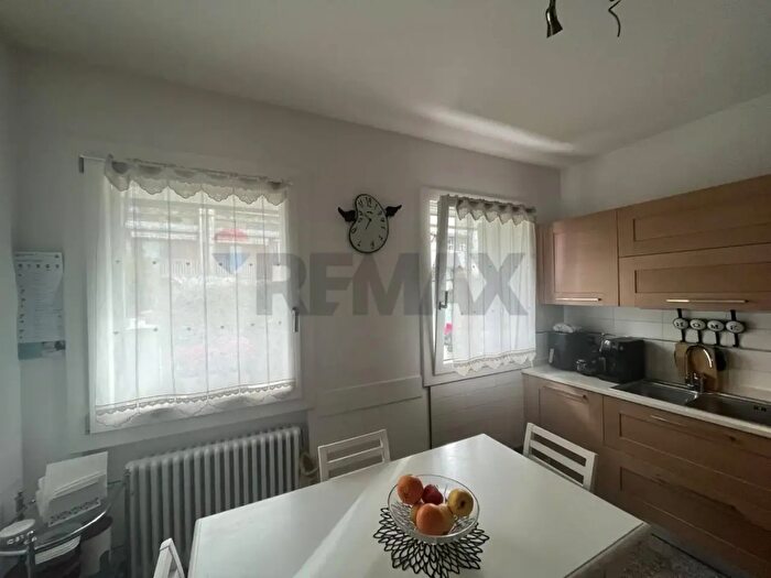 Casa con 8 locali in vendita in Casier