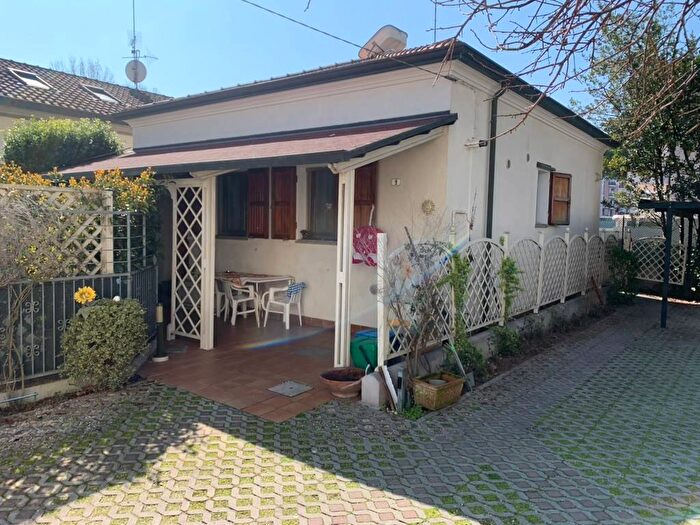 Appartamento quadrilocale in affitto in Viale Po, Centro, Cervia