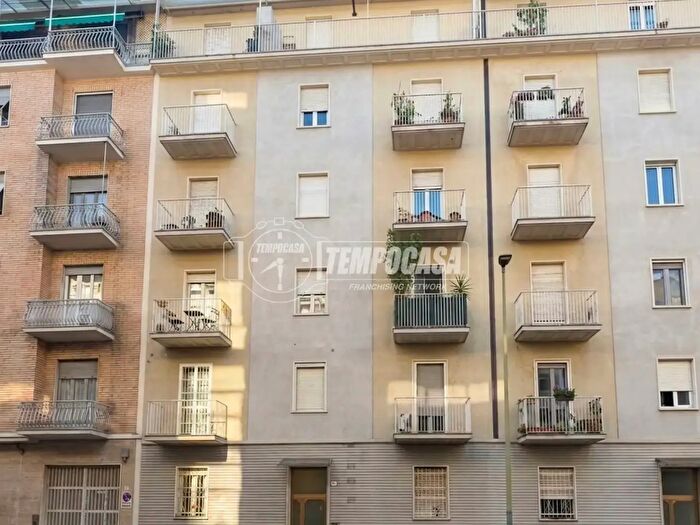 Appartamento trilocale in vendita in Via Borgomanero, Torino