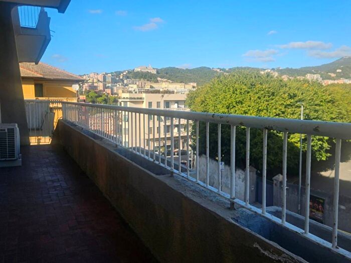 Appartamento con 6 locali in affitto in Via Filippo Corridoni, Albaro, Genova