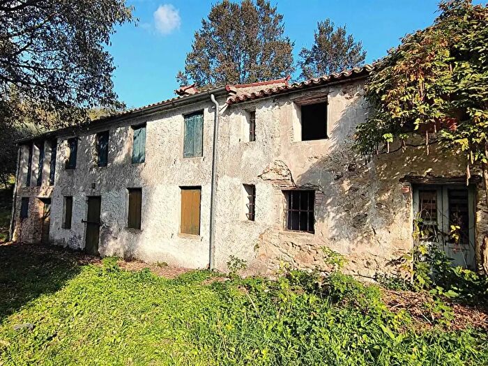 Casa con 11 locali in vendita in Cinto Euganeo