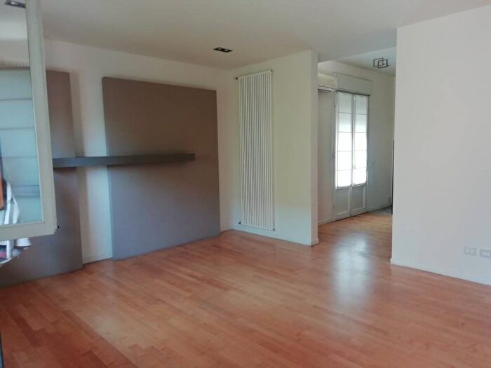 Appartamento con 5 locali in affitto in Faenza