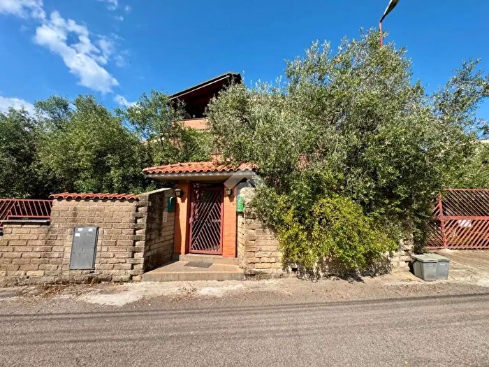 Appartamento trilocale in vendita in Via Fratelli Dorici, Roma