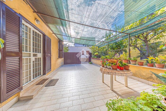 Casa trilocale in vendita in Via dei Fiori, Roma