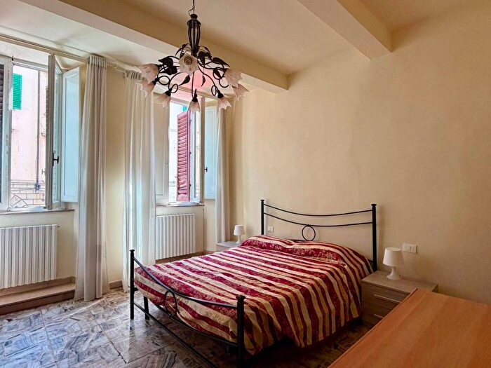 Appartamento quadrilocale in affitto in Via Montebello, Borgo Ognissanti Il Prato, Firenze