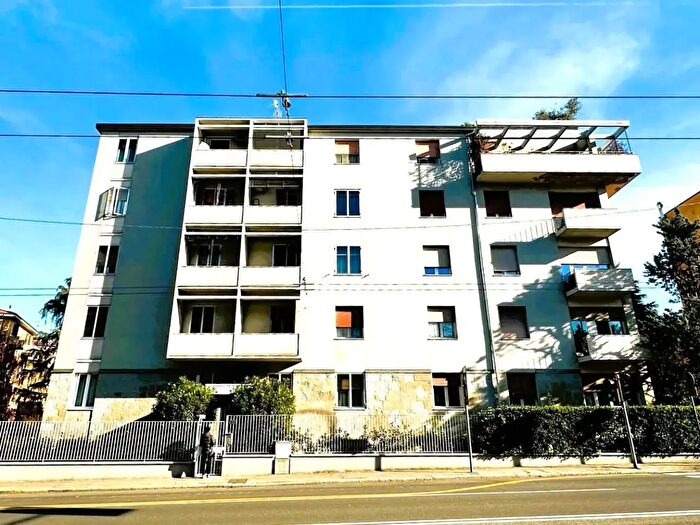 Appartamento trilocale in vendita in Via Toscana, Bologna