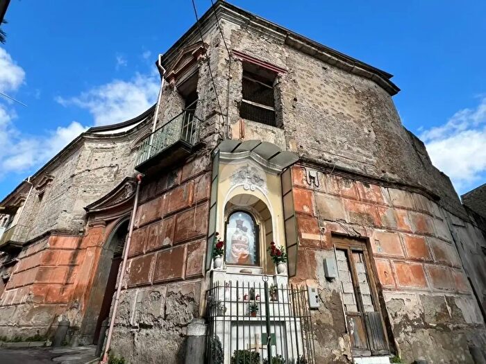 Casa con 13 locali in vendita in Via Riscatto, Frattamaggiore
