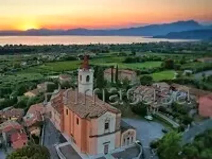 Appartamento trilocale in vendita in Bardolino