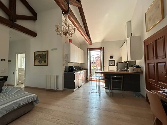 Appartamento con 5 locali in vendita in Venezia