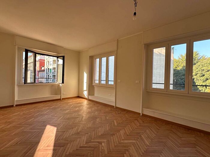 Appartamento quadrilocale in affitto in Corso di Porta Romana, Quadronno Crocetta, Milano