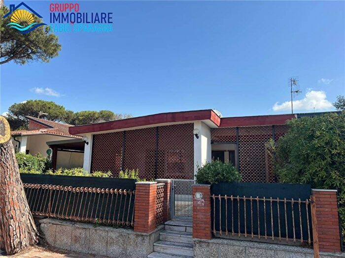 Casa con 6 locali in vendita in Viale dei Pini, Baia Domizia, Sessa Aurunca