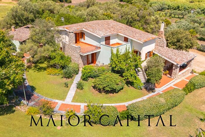 Casa con 16 locali in vendita in San Vittore, Olbia