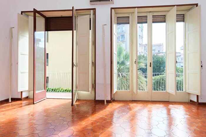 Appartamento con 7 locali in vendita in Via Rosso di San Secondo Catania, Catania