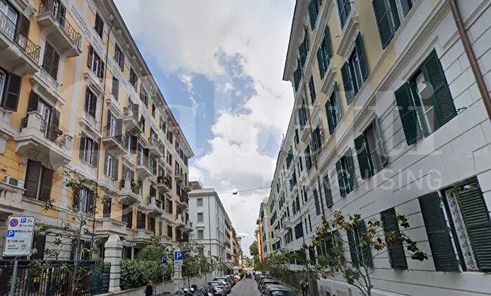 Appartamento quadrilocale in vendita in Via Metauro, Roma