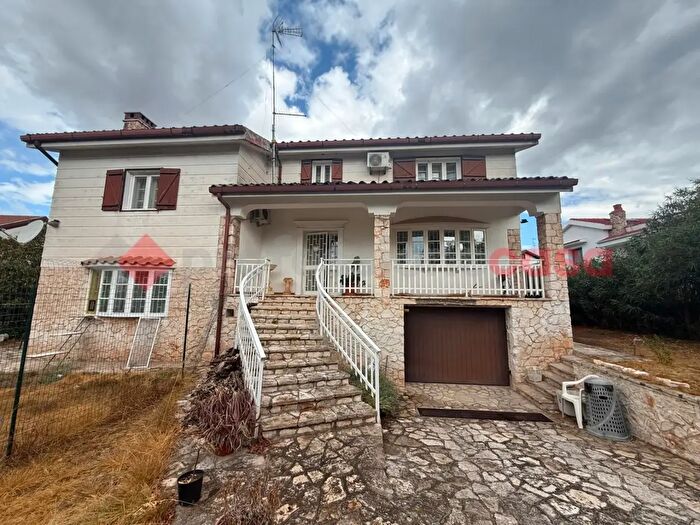 Casa con 6 locali in vendita in Viale Marcus, Statte