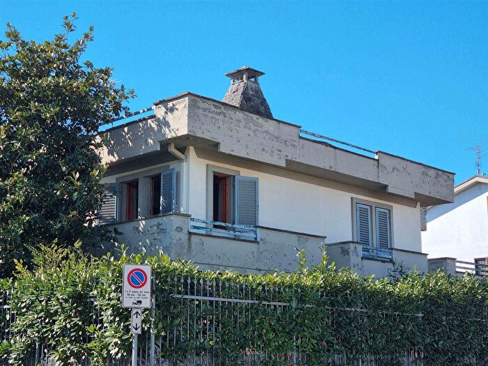 Casa con 12 locali in vendita in Campi Bisenzio, Campi Bisenzio
