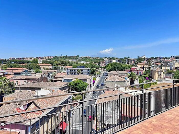 Appartamento quadrilocale in vendita in Via Vincenzo Casagrandi, Catania
