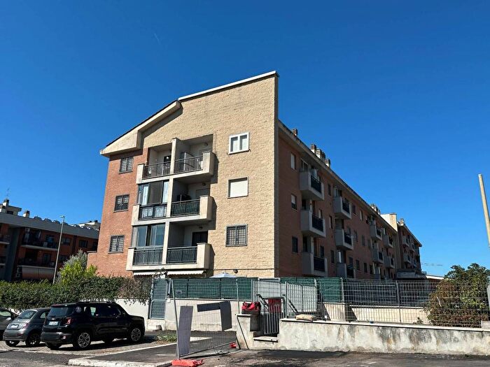 Appartamento trilocale in vendita in Via Santa Teresa Gallura, Ponte Galeria, Roma
