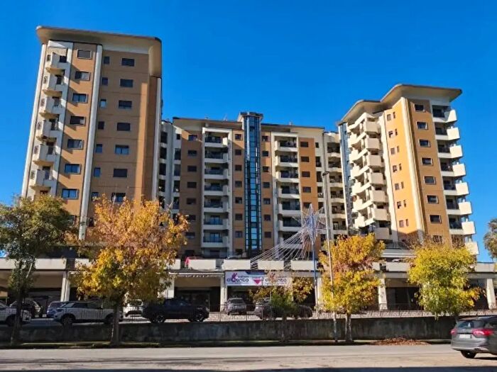 Appartamento trilocale in vendita in Via Panebianco, Cosenza